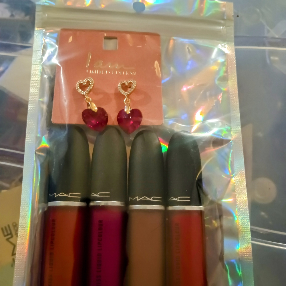 MAC Cosmetics Lipstick Set with Heart Earrings - Red and Pink